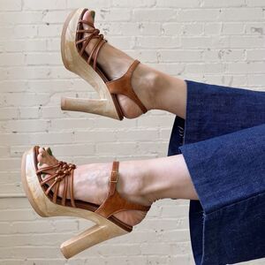 Authentic vintage Sbicca brown platform heel sandals - 7